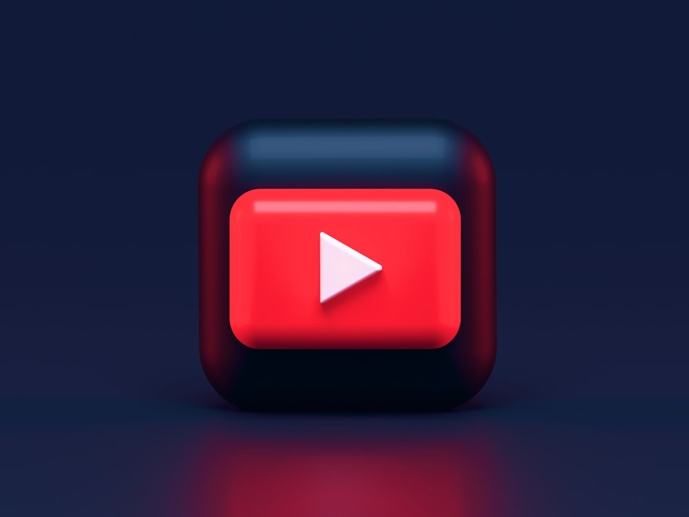 Criador de conteúdo gravando vídeo em estúdio caseiro