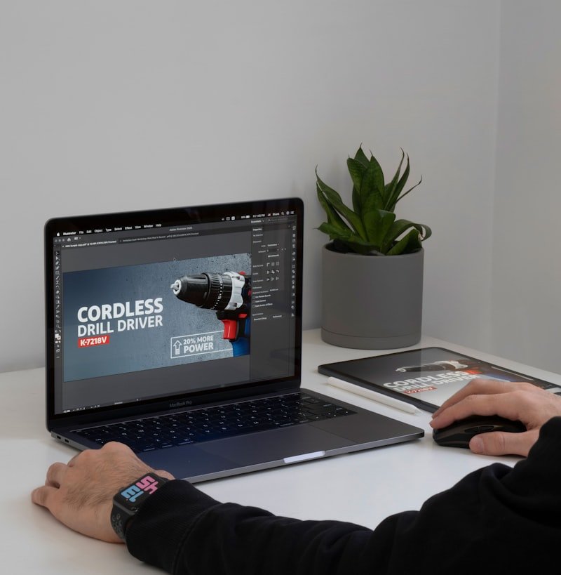 Painel de assinaturas com métricas na tela do computador